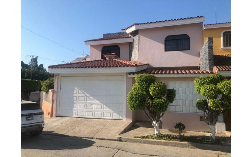 SE VENDE RESIDENCIA EN FRACCIONAMIENTO ALAMEDA – MAZATLÁN