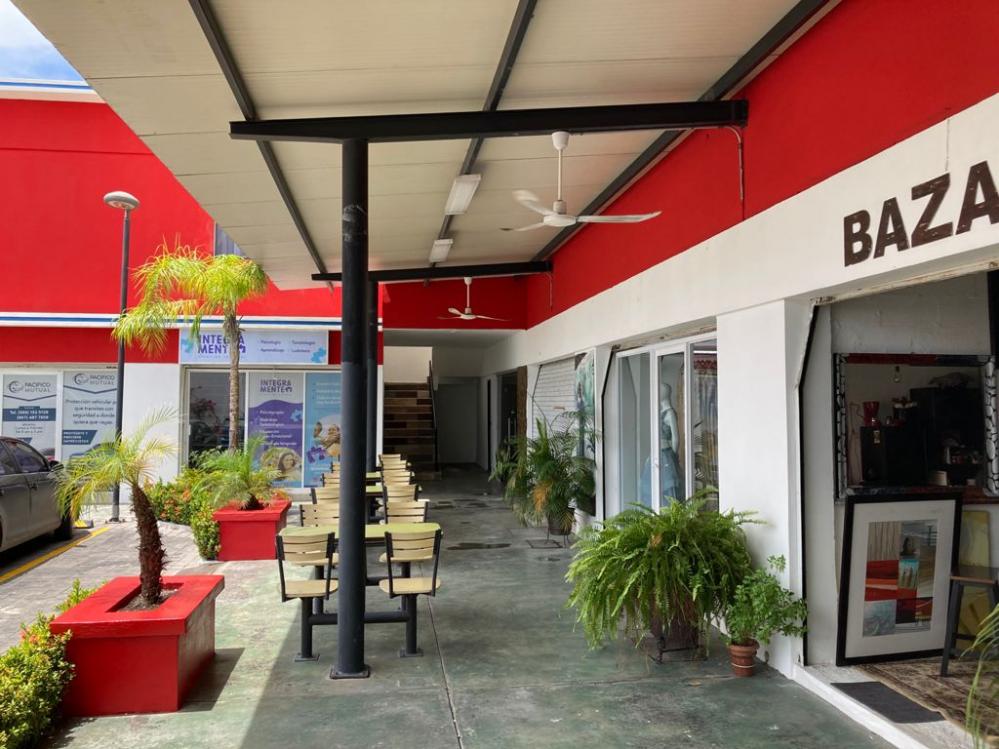 LOCAL COMERCIAL EN PLAZA NAJERA MAZATLÁN SINALOA
